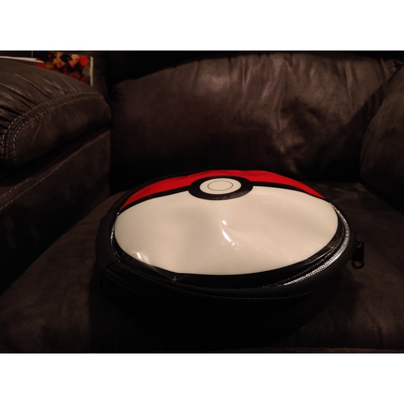UNIQUE POKEMON LUNCH BAG - SMALL ROUND - USED CONDITION - Picture 2 of 8